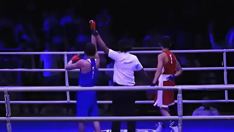 Казахстанец с камбэком разгромил боксёра из Узбекистана на историческом чемпионате Азии