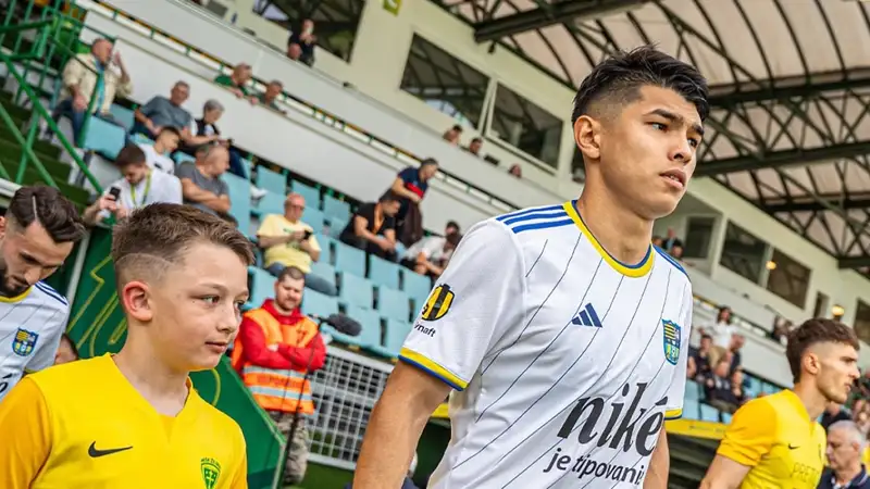 Игрок сборной Казахстана остался на скамейке запасных в матче европейского чемпионата