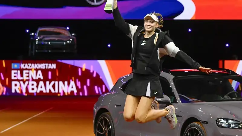 "Вначале побаивалась, но сейчас уже езжу уверенно": Елена Рыбакина получила водительские права