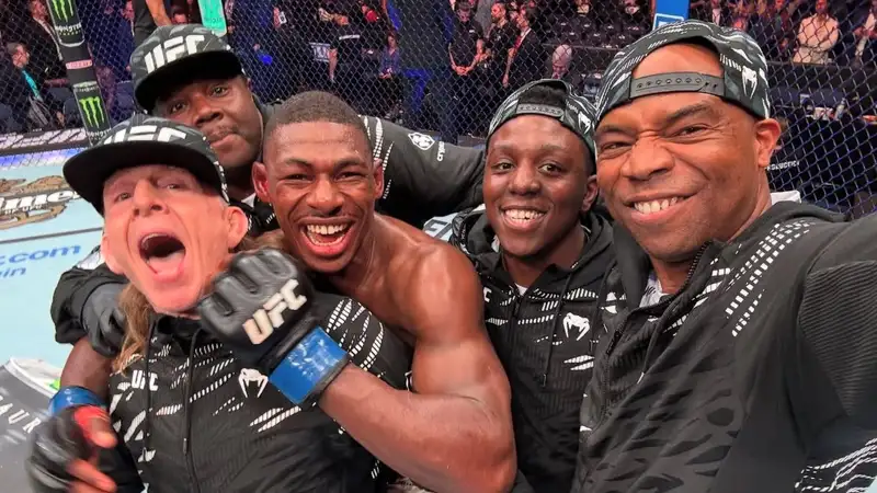 "Я не говорю на куколдском": Хоакин Бакли жёстко ответил Иэну Гэрри