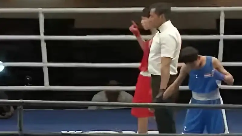 Узбекский боксёр разгромил казахстанца в битве за "золото" уникального чемпионата Азии