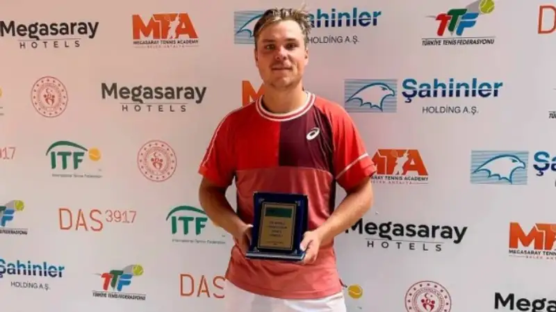 Гклин обматерил судью