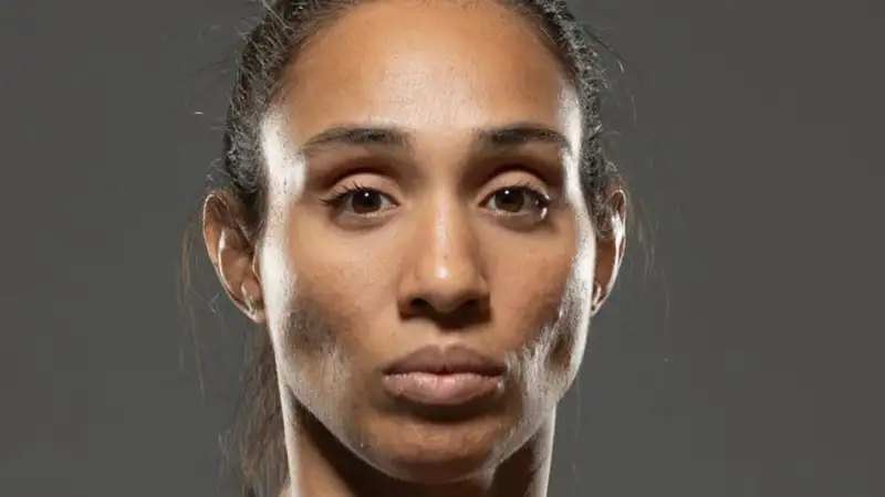 Таила Сантос