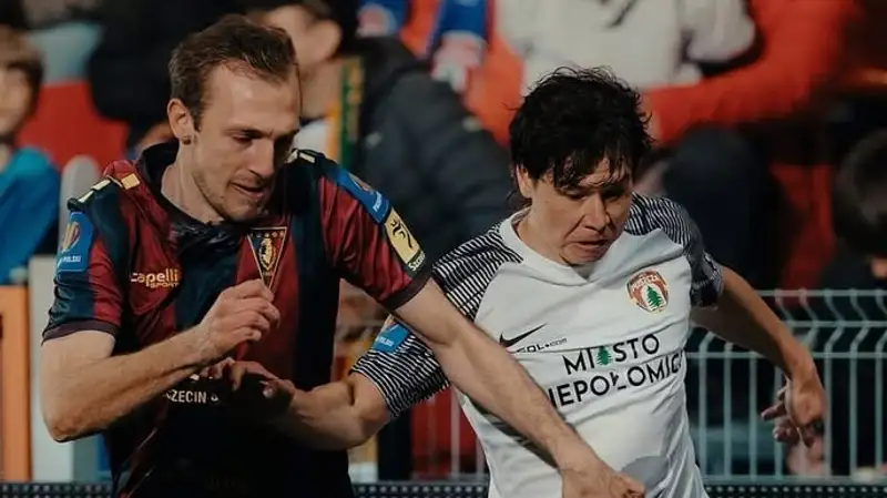 Команда казахстанского футболиста потерпела крупное поражение в чемпионате Польши