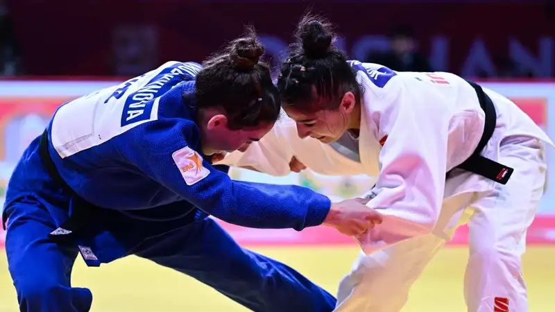 Увы, но бронзовая медаль Абибы Абужакыновой может стать единственной за три соревновательных дня в копилке нашей сборной, хотя из женщин она полетела единственная. Остальные - семь мужчин.