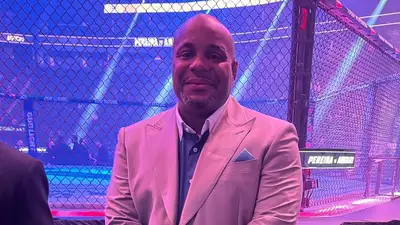 Легенда UFC считает, что &quot;Канело&quot; уже не тот