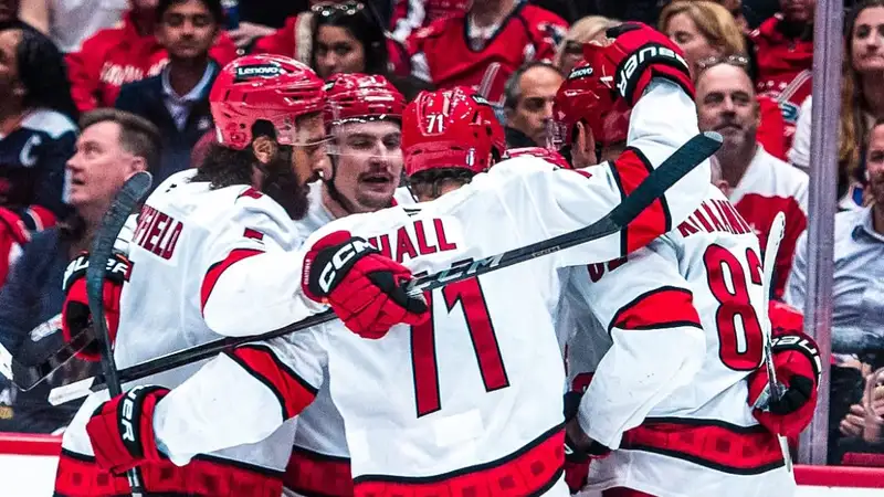 "Вашингтон" с Овечкиным в составе уступил "Каролине" в первом матче 1/4 финала Кубка Стэнли