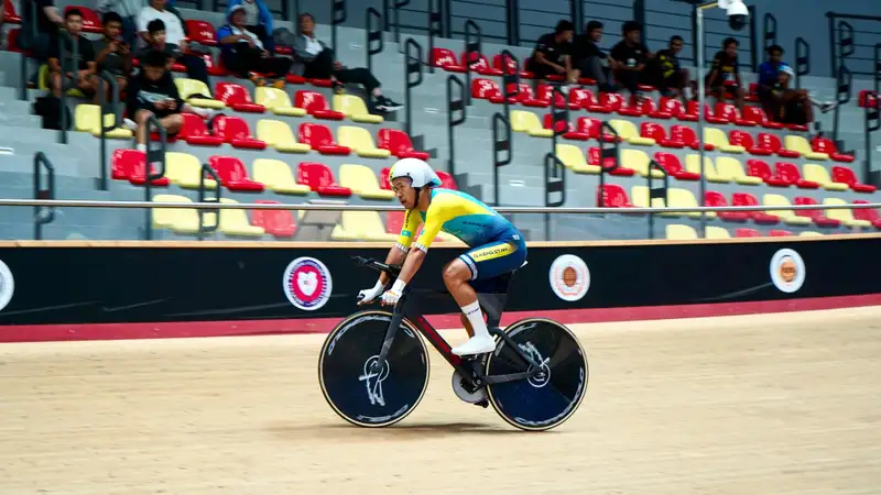 Два "золота" завоевали казахстанские велогонщики в Узбекистане