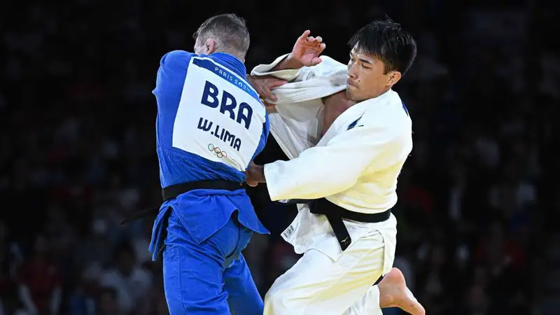 Автор громкой сенсации на Олимпиаде будто вообще не отдыхал. Форма у него потрясающая!