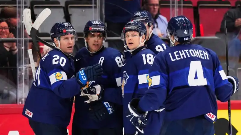 Безумным камбеком завершился матч Финляндия - Франция на ЧМ-2025 по хоккею