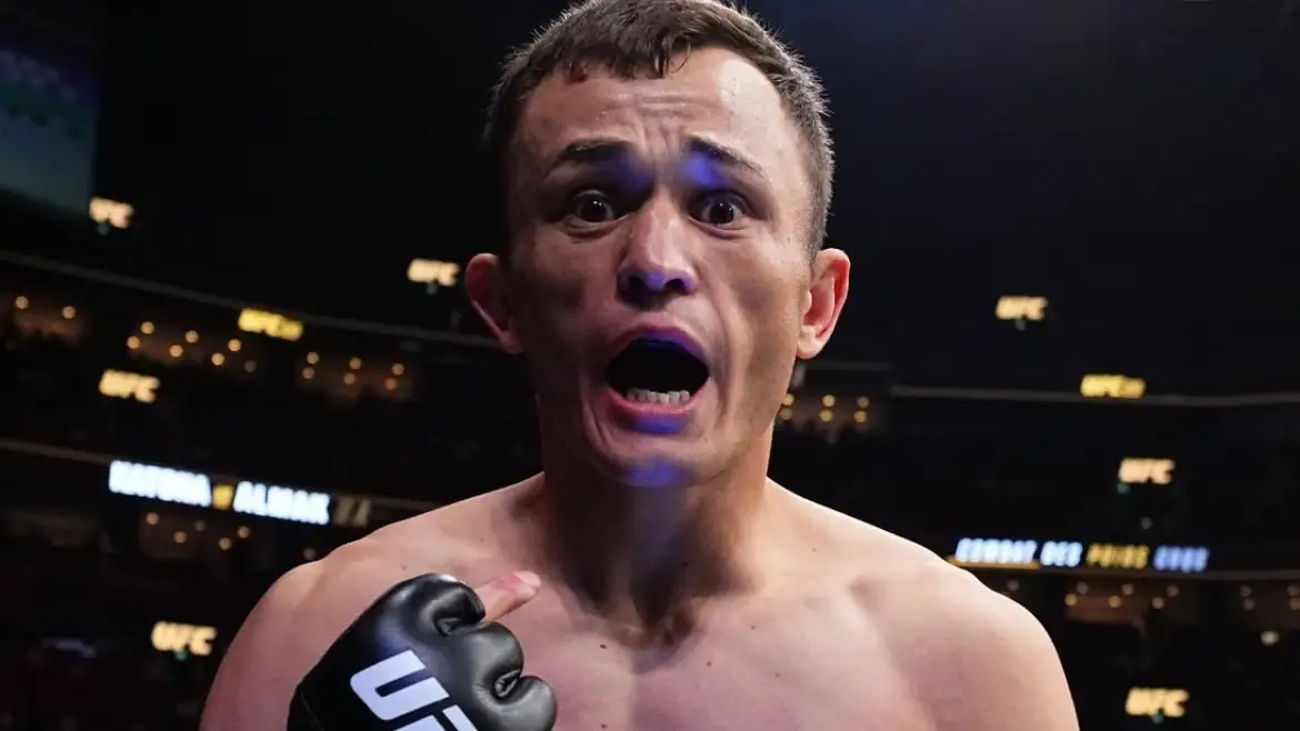 Появилось видео эффектного нокаута Алмахана в бою с Катоной на UFC 315 Появилось видео эффектного нокаута Алмахана в бою с Катоной на UFC 315