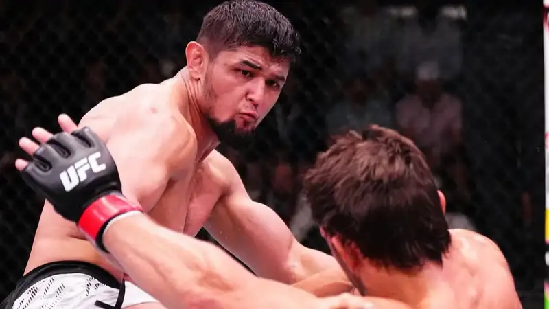 Узбекский боец победил американца на турнире UFC Fight Night 256