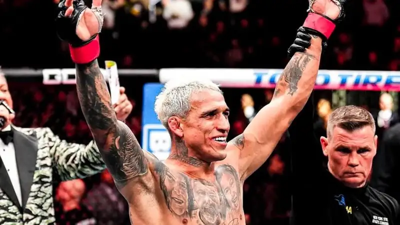 Оливейра поделился мнением о переходе Махачева в полусредний дивизион