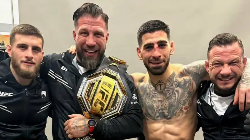 Назван боец, который должен встретиться с победителем боя Топурия - Оливейра