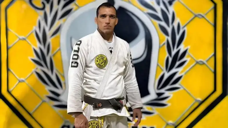 Чарльз Оливейра