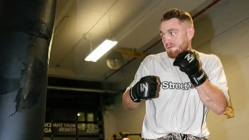 "Пришлось перенести четыре операции": чемпион UFC рассказал, как чуть не лишился руки