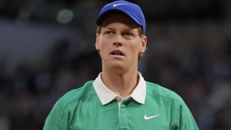 Первая ракетка мира не без труда вышел во второй круг Roland Garros-2025