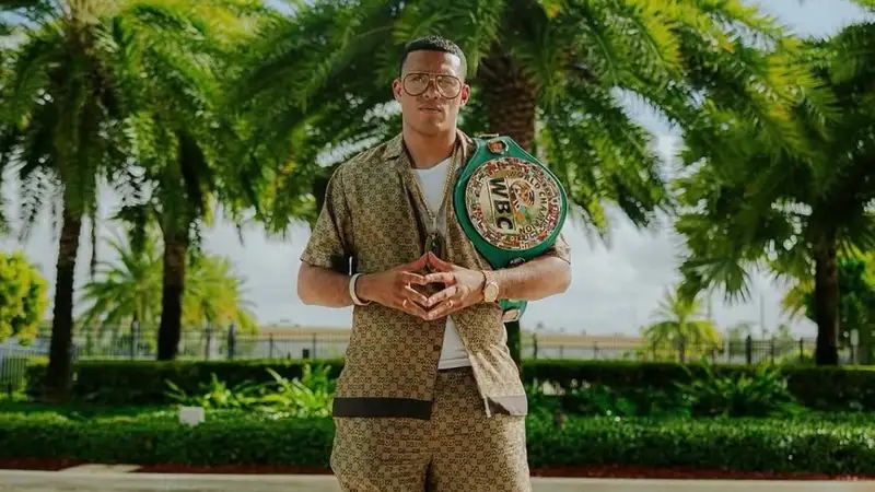 Бенавидес назвал самый денежный бой для Альвареса