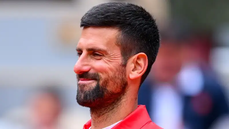 Джокович с уверенной победы стартовал на Roland Garros