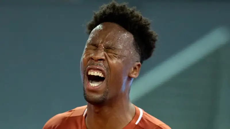 Легенда французского тенниса отыгрался с 0:2 по сетам на "Ролан Гаррос"