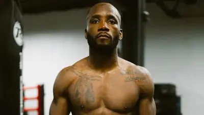 Стало известно, с кем может подраться экс-чемпион UFC в полусреднем весе