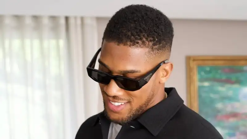 Экс-чемпион мира может подписать контракт на три боя в Саудовской Аравии