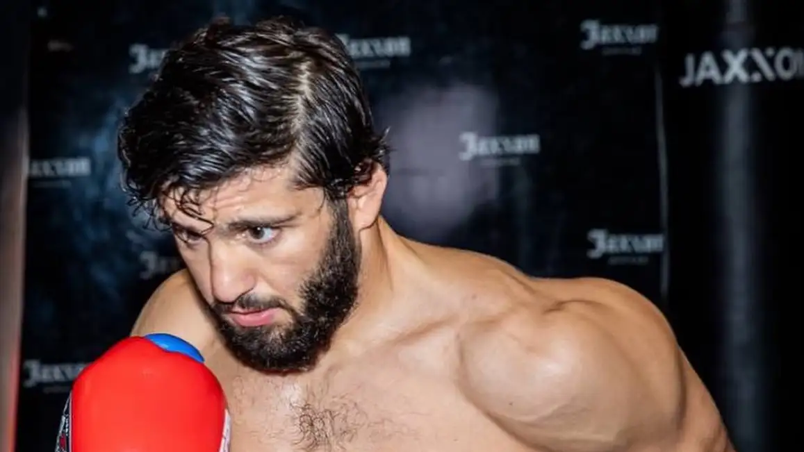 Царукян заявил о готовности страховать главные бои на UFC 317 и UFC 318 Царукян заявил о готовности страховать главные бои на UFC 317 и UFC 318