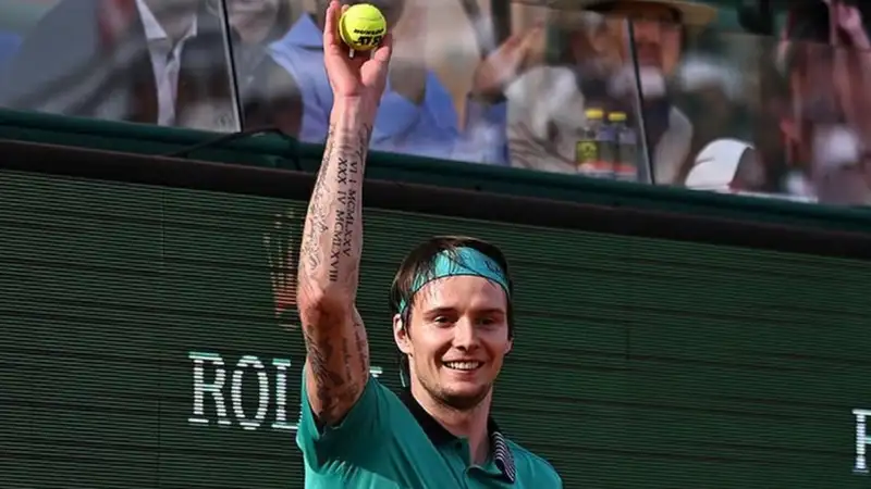 "Я супернормальный": Бублик ответил на сравнения с другими теннисистами