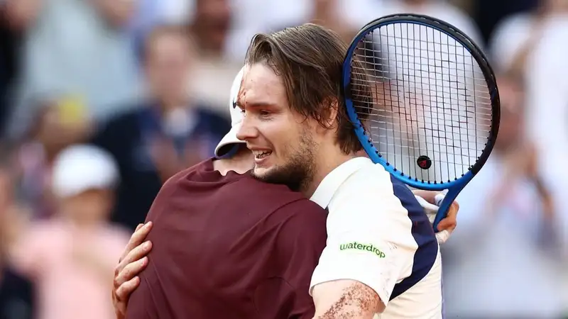 "Взросление настигло его": бывший тренер Соболенко высказался о победе Бублика над Дрейпером