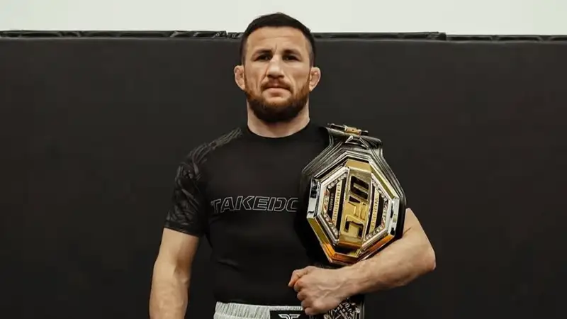 Комментатор UFC назвал Мераба Двалишвили лучшим бойцом в истории легчайшего дивизиона