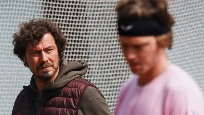 Вылетевший с "Ролан Гаррос" Рублёв ответил, продолжит ли работу с Сафиным