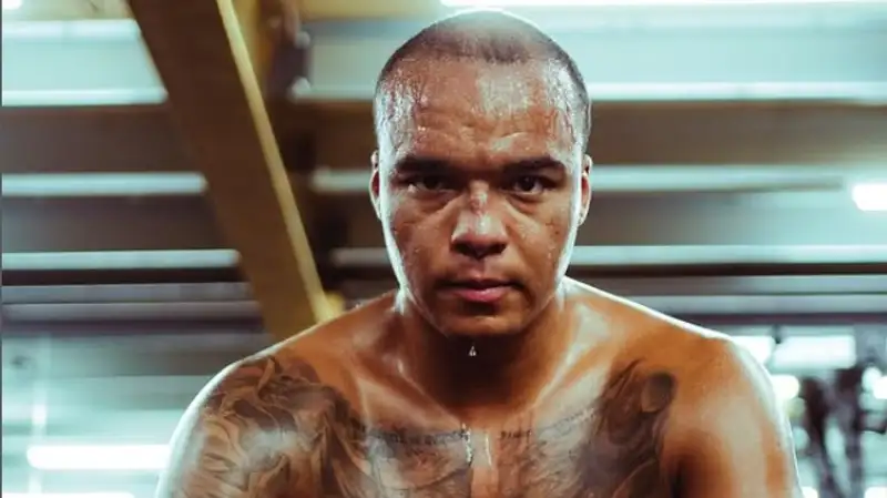 Уордли победил нокаутом