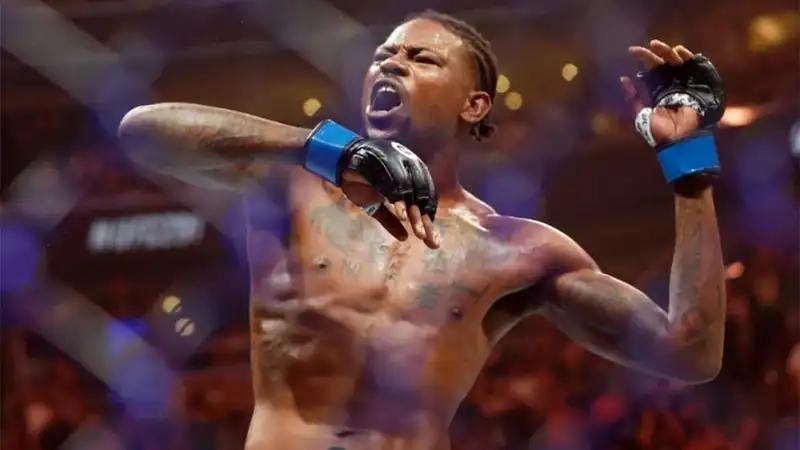 Халланд победил удушающим 