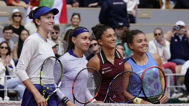 Анна Данилина, Александра Крунич, Сара Эррани и Жасмин Паолини перед финалом "Ролан Гаррос"