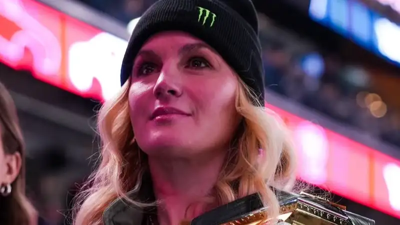 Чемпионка UFC из Кыргызстана допускает бой с легендой женского ММА