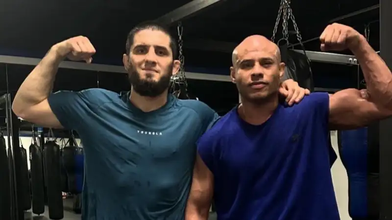 Менеджер Махачева рассказал, когда Ислам вернётся в октагон