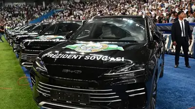 Футболистам сборной Узбекистана после выхода на ЧМ-2026 подарили автомобили