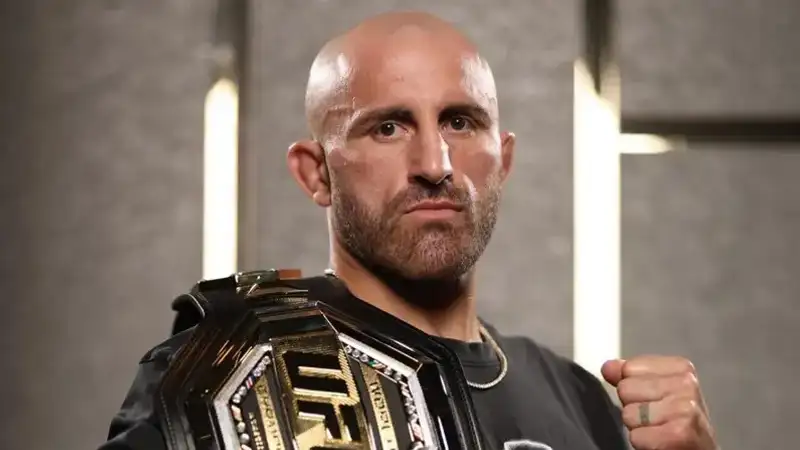 Александр Волкановски 