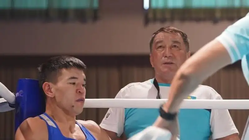 Казахстанец после скандальной победы над героем Олимпиады из Узбекистана сотворил сенсацию в мировом боксе