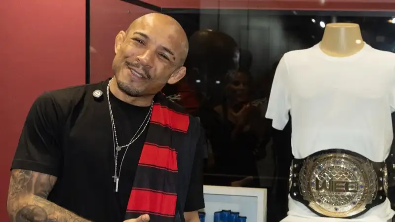 Легендарного бойца уволили из UFC