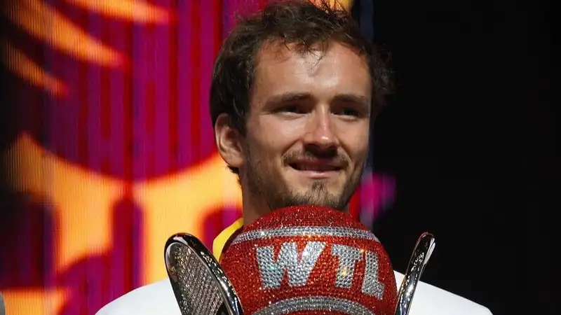 "Его звёздные дни прошли": олимпийский чемпион высказался о спаде лучшего теннисиста России