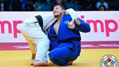 Тяж из Казахстана заставил сдаться соперника-гиганта на чемпионате мира