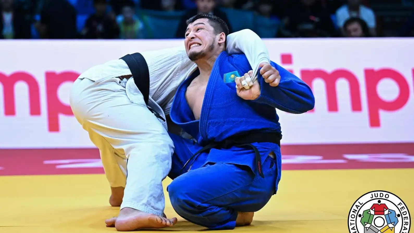 Тяж из Казахстана заставил сдаться соперника-гиганта на чемпионате мира Тяж из Казахстана заставил сдаться соперника-гиганта на чемпионате мира