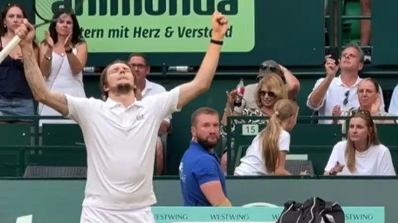 Лучший теннисист Казахстана благодаря камбэку в матче с топовым россиянином сотворил историю