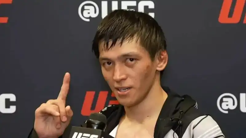 Опубликованы судейские записки в скандальном бою казахстанца против российского ученика Хабиба в UFC