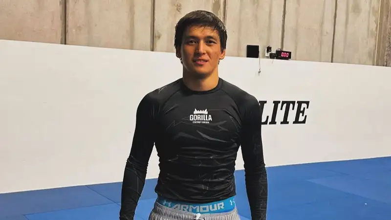 Азат Максум 