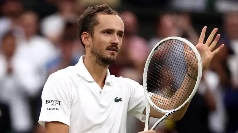 Лучший теннисист России оценил свои шансы вернуться в топ-10 после сенсационного вылета с "Уимблдона"