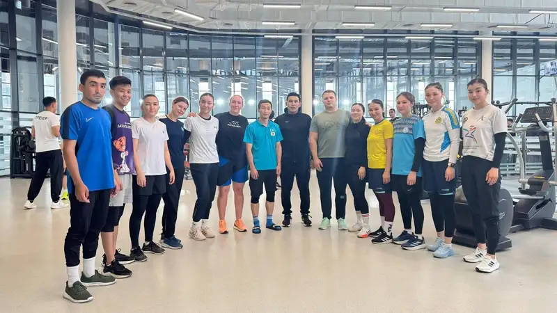 Министр встретился с каратистами 