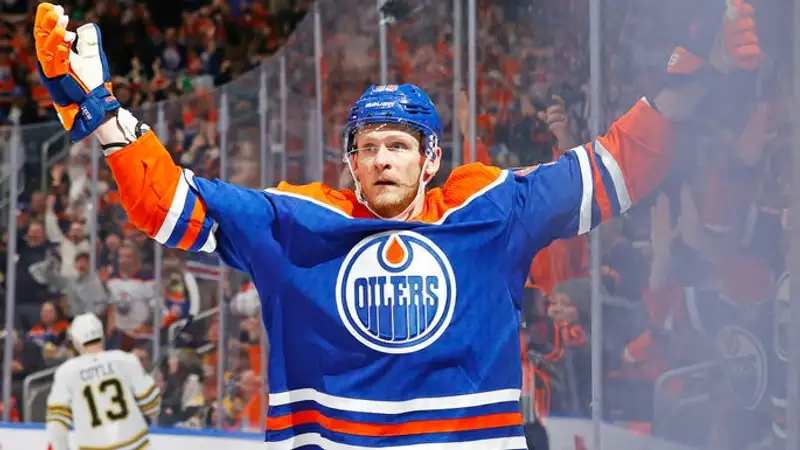 Кори покинул Эдмонтон 