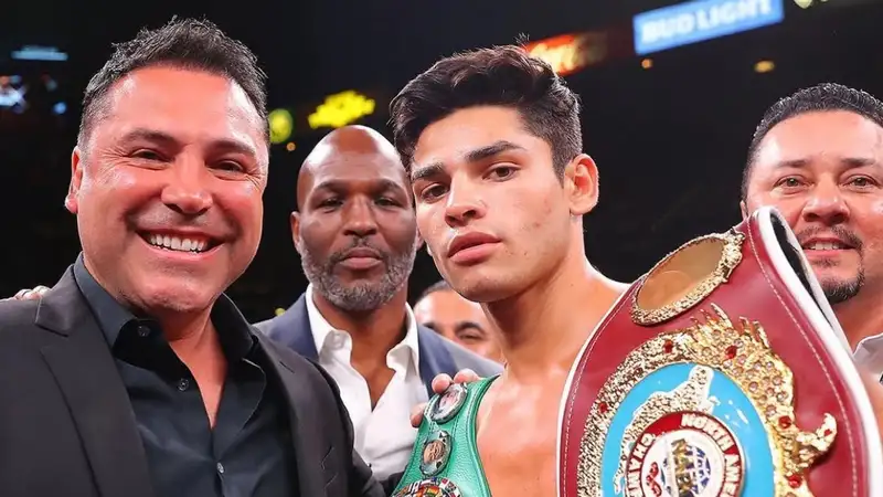 Оскар де ла Хойя публично ответил на оскорбления Райана Гарсии